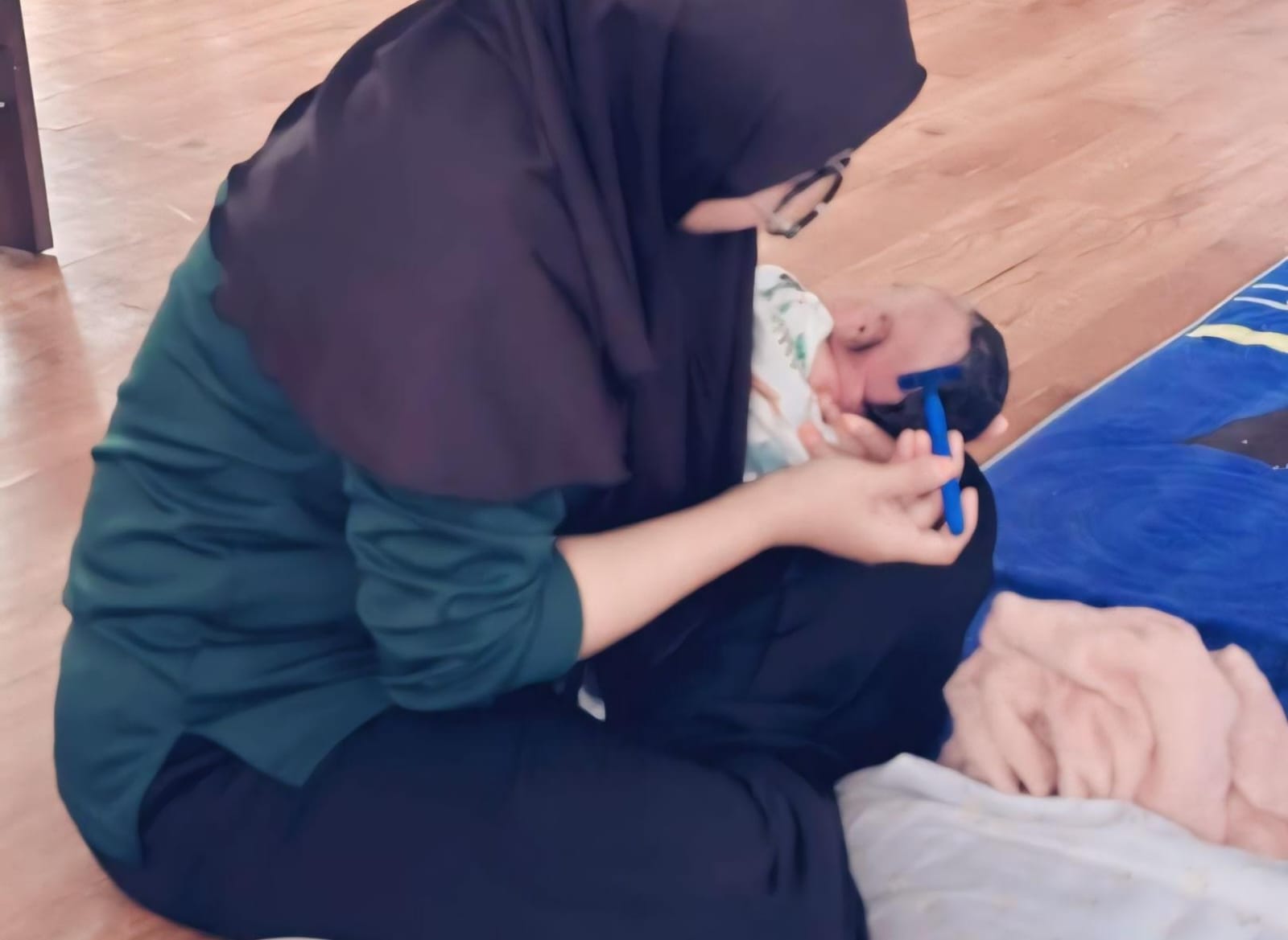 Cukur Kepala Bayi